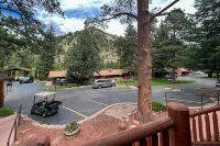 Castle Mountain Lodge - Parkplatz
