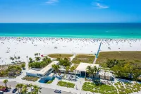 Charming Florida Beach Home w King Bed Patio Hotels in Osprey