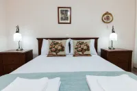 Sophisticated 2-Bedroom Retreat in Petroupoli