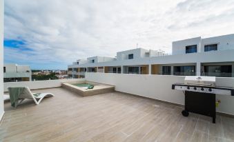 4 Bedroom Beach Penthouse w Private Rooftop