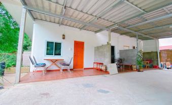 Chomlay Restaurant & Room for Rent