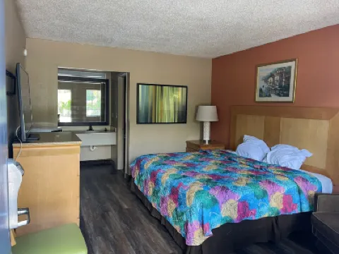 Jax Inn Hotels near Merrett Park