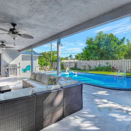 Boca Beauty - Stylish Home with Pool 3 Bedroom Home by RedAwning