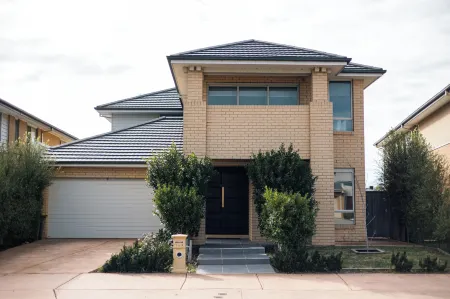 Luxury Waterfront Grand Villa in Melbourne