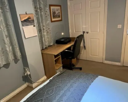 1 Bedroom Apartment Sleeps 2 - Pets Welcome - Tv Hotels in Copthorne