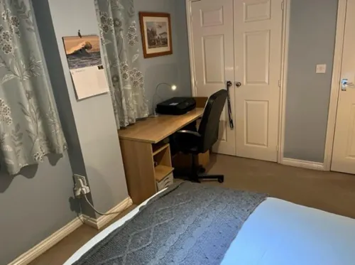 1 Bedroom Apartment Sleeps 2 - Pets Welcome - Tv Hotels in Copthorne