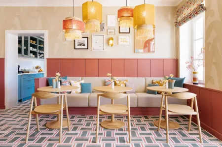 Villa Alma - a Lakeside Boutique Hotel Отели рядом с достопримечательностью «Red Bull Headquarters»