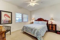 Pet Friendly Condo with Private Parking and Elevator by RedAwning - Balkoner
