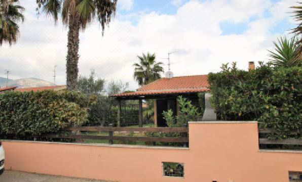 Villa Barbie Between Terracina and Sperlonga, 400 mt from Beach