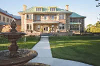 Manoir Chamberland (Adults Only, No Pets) - parking