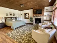 The Dogwood Inn فنادق في Fannin County