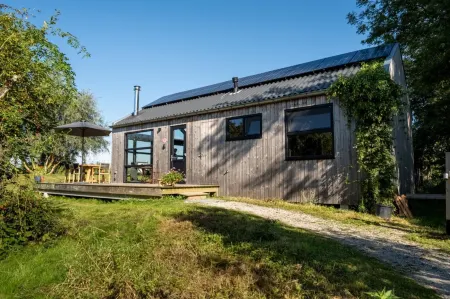 Waterlodge Reidhintsje Отели в г. Tersoal