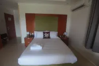 Alec's Hotel Hotels in 