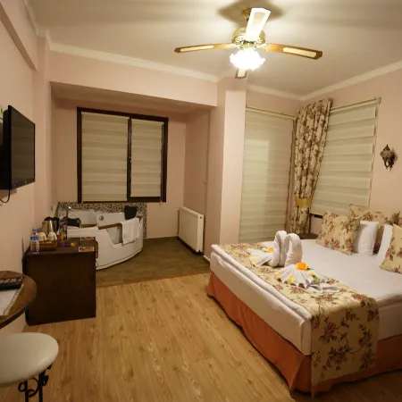 Beyaz Konak Otel Отели в г. Шиле