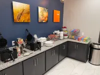 Comfort Suites Cincinnati University - Downtown - breakfast