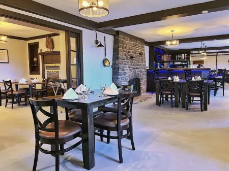 Inn at the Falls Отели в г. Брейсбридж