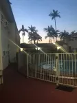 Emerald Central Hotel Official - Pool