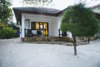 Moonshine Uroa Boutique Hotel