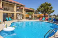 Rodeway Inn Near Ft Huachuca - parking