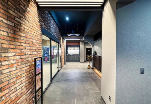 첨단 호텔의 세련된 인테리어