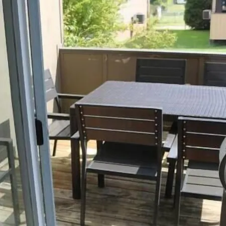 Athens city townhouse, 2 King masters, 2.5 baths Отели в г. Атенс