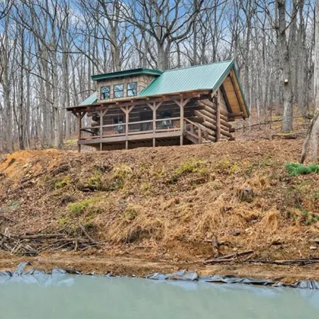 Real Log Cabin w/ Trout Pond close to Mcaffee Knob, Dragons tooth, Tinker Cliffs