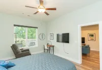 New Airy 2 bd Condo in Vibrant Southside Area