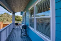 Seaside Bliss - Cozy Cottage with Coastal Charm, Fireplace فنادق في أوشن شورز