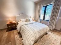 Perfect Location | Brand New Luxury Villa | 4 Bed / 4 Bath | Sleeps 10!