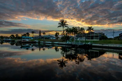 Stunning Canal Views and Heated Pool - Captivating Coastal Haven Hotel in zona Starland