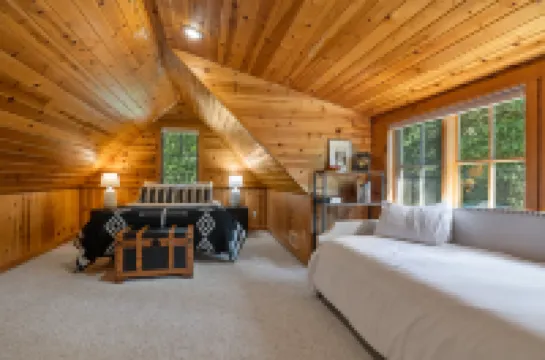 Cozy Cabin with River View and Modern Amenities - Charming Hideaway Hotels in Jefferson County