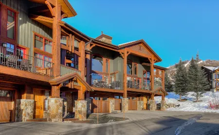 Private Hot Tub and Heated Pool - Spacious Luxury Retreat Отели рядом с достопримечательностью «Steamboat Ski Resort»