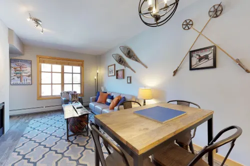 Walk to skiing, dining, entertainment - shared hot tub & fitness room Hotels in Copper Mountain