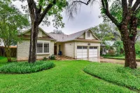 Modern Comfort and Spacious Yard - Stylish Tech Corridor Retreat Hotels in Wells Branch