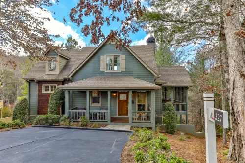 Stylish Mountain Getaway with Cozy Fireplace and Modern Comfort - Charming Lodge Hotels in Pickens County