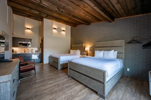 Kitchenette, Smart TV and Outdoor Pool View - Cozy Retreat Hotels in Terra Alta