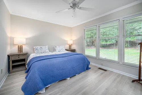 Inviting Cottage with Cozy Ambiance and Patio - Charming Retreat Hotels in Chapel Hill