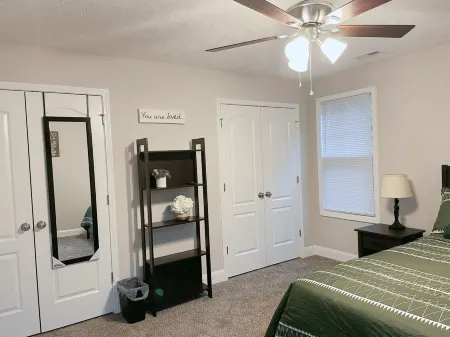 The Calm Nest - Close to CFV Hospital & Ft. Bragg Отели в г. Камберленд