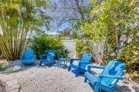 Heated Pool, Tiki Bar and Golf Cart Included - Luxurious Oasis Hotels in Anna Maria