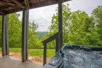 Hot Tub and Expansive Views - Stunning Mountain Haven
