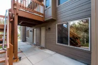 Seasonal Pool and Hot Tub Access - Charming Ski Retreat Hotels in Snyderville
