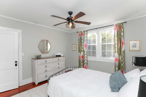 Charming Apartment with Modern Kitchen and Cozy Ambiance - Delightful Getaway Hotels in Norfolk