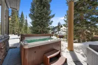 Stunning Mountain Views and Cozy Hot Tub - Enchanting Lodge Retreat Hotels in Saint Mary's