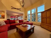 Ski on Ski Off Access and Private Hot Tub - Stunning Mountain Retreat فنادق في كيلنغتون