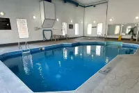 Super 8 by Wyndham Medicine Hat AB - Kolam Renang