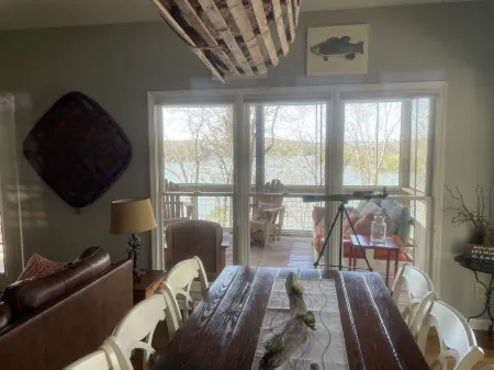 NEWLY RENOVATED DECK! Private lakefront home minutes from Clemson; private dock