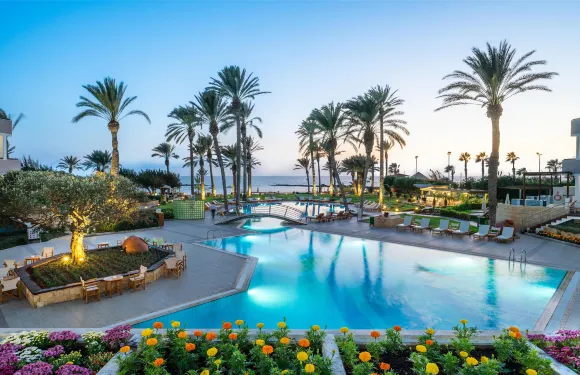 康斯坦丁諾布羅斯阿斯米娜套房酒店