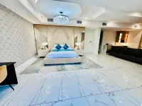 H & H Boutique & Spa - balcony