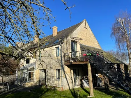 "Le P'Tit Vert", cosy loft in the countryside near CAEN, terrace on stilts Отели в г. Барбери