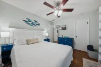 Charming Getaway with Private Patio and Lake Views - Cozy Delight Hotels in Catawba Island Township